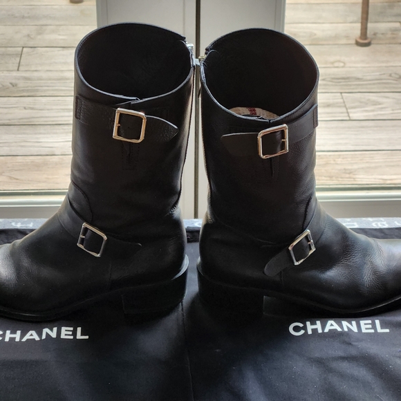 💃💯🎉HOST PICK🎉Chanel Boots 8.5 ladies. 11in high on right side /buckles/zips - Picture 3 of 17